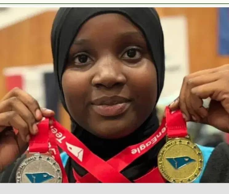 FG Rewards 17-Year-Old World’s Best English Student with 200,000 naira
